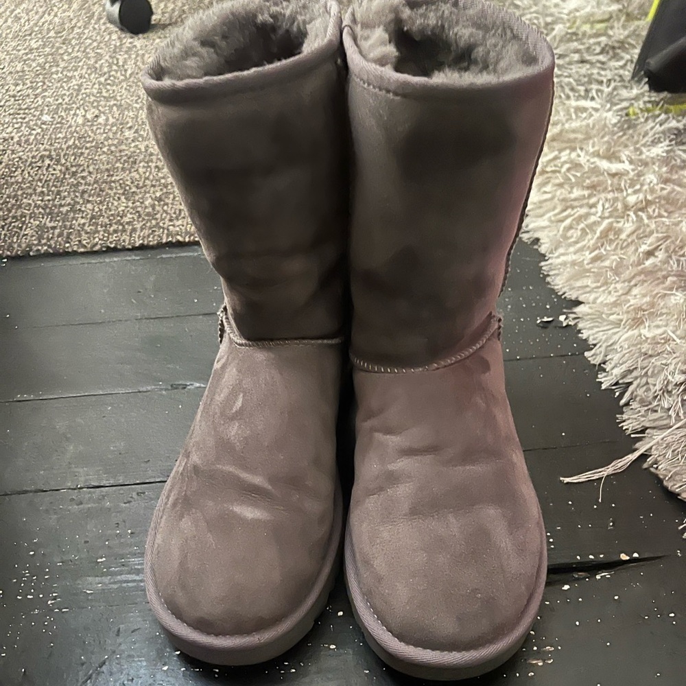 UGGS - Picture 7 of 8